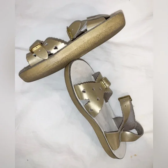 💥 Hoy SUN SAN SALTWATER gold leather cutout heart sandals Girls size 10 - Picture 8 of 10